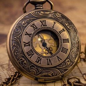 🍷⟨ Combo Vincent Phantomhive ⟩

• Torda de mousse de chocolate
• chocolate meio amargo
• Cookies
• Um relógio de alta qualidade, Boatos que seja uma herança de família.