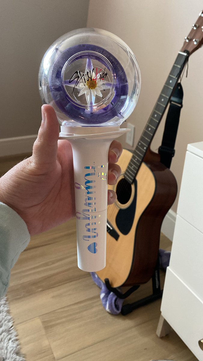 hwasdreamar's tweet photo. shoutout to @Rocketcatt for the insert and @L_RomyCreations for the decals! now they’re concert ready 💜🌼🤍 https://t.co/jPLxjVqekH