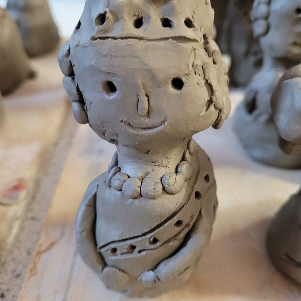 Artists in year 7, 8, 10 , 13 <a href="/rvhs_school/">Ryburn Valley High</a> have been busy making flower art and clay Queen's ready for the Flowers of Hope festival <a href="/christchurchsb/">Christ Church SB</a> . Excited to be sharing work from 9 of our local primary schools. Ryburn the lion has made his way to the church to keep watch.