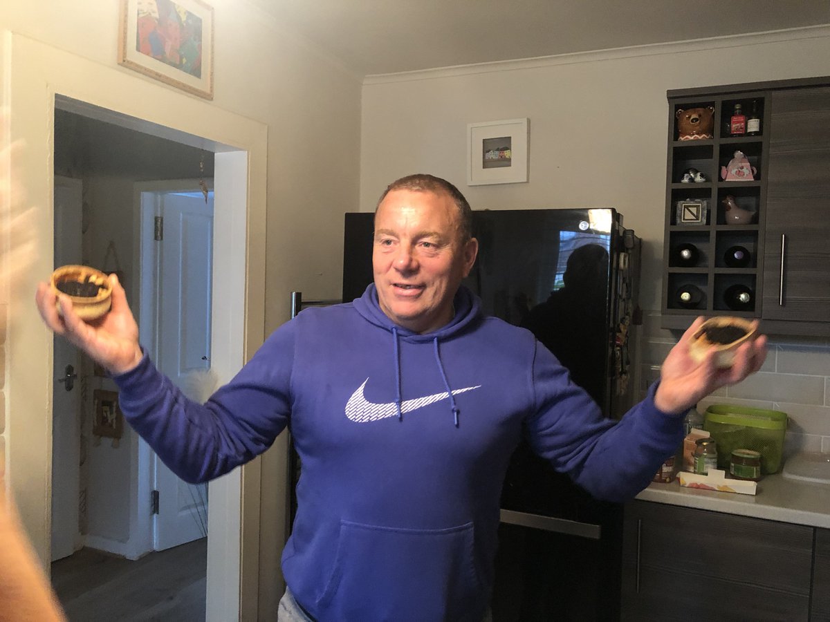 TheRhiHart's tweet photo. Ma da is over the moon with his #Baynes Father’s Day special (post pub) pies x https://t.co/eH4yzBnaPO