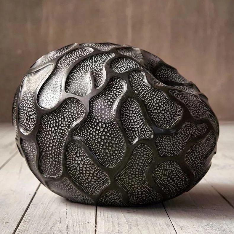 ivanik_oksana's tweet photo. Stone Carving by Noemí Palacios https://t.co/Sl2XXQL8cK