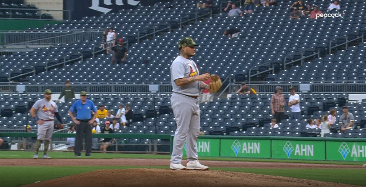 MLB's tweet image. First Pujols, now Yadi. This is not a drill!

Yadier Molina is ON THE MOUND!