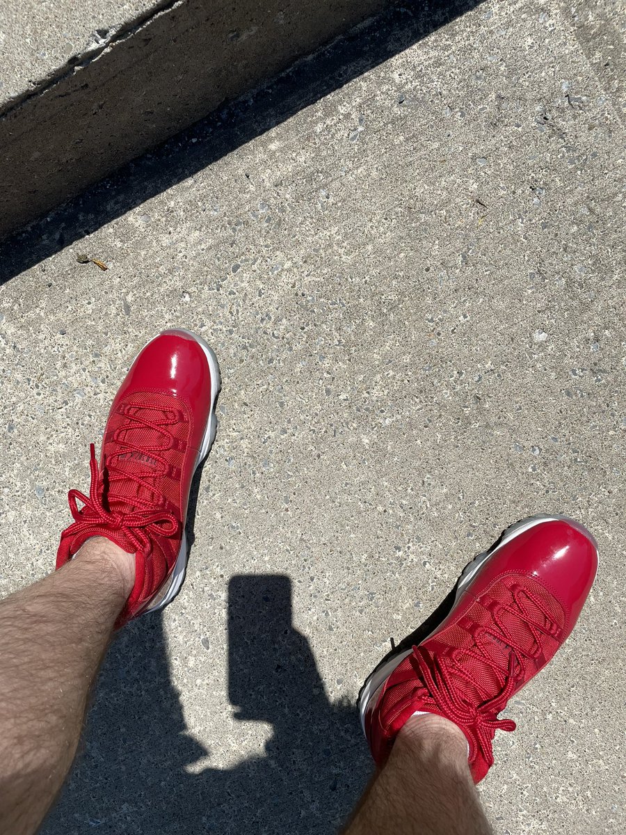 Brought ou the jordan 11’s for some sunshine! These are so damn fire 🔥❤️‍🔥 #sneakerhead #jordan #jordan11 #winlike96 #wearyourdamnshoes