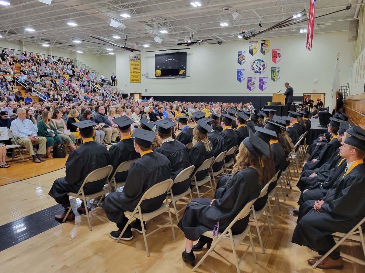marneyike's tweet photo. High school graduation!! My favorite event all year! @rchsricketts #ReedCuster #Classof2022 #graduation 🧑‍🎓👩‍🎓 https://t.co/dFng8pLHIs