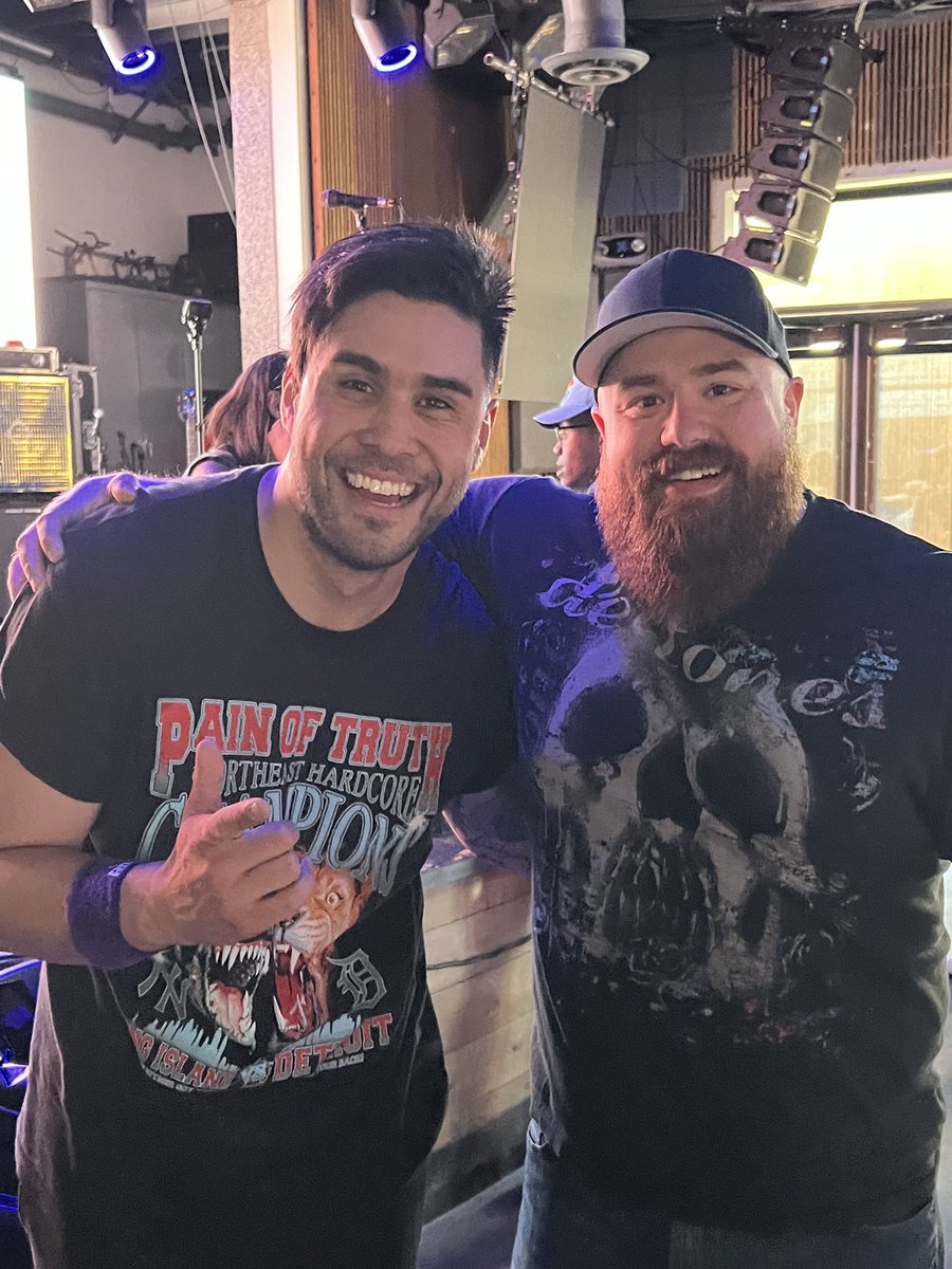 MidnightSignal's tweet image. I got to meet @thonggdelonge and what an amazing and genuine person. Thank you for putting on an awesome show and being who you are. One of the best shows I’ve been to in a long time!