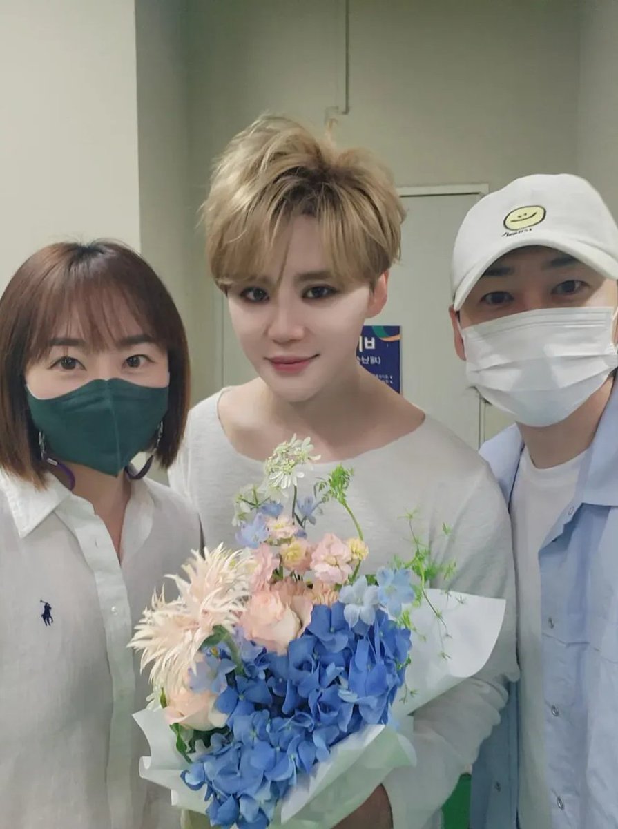 ELFinSUJULAND's tweet photo. I can't believe we got a new photo of #Eunhyuk and #Junsu 1 month after my this tweet and look even Sora is there!! Damn, i'm crying! They're so adorable besties!😭
My heart really melted!!💙❤️
#cassielf #pepsifandom https://t.co/T63qKHcHjk