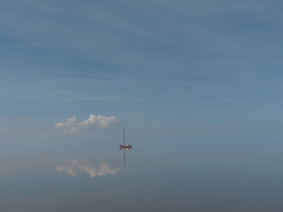 De Waddenzee vandaag, zonder horizon.