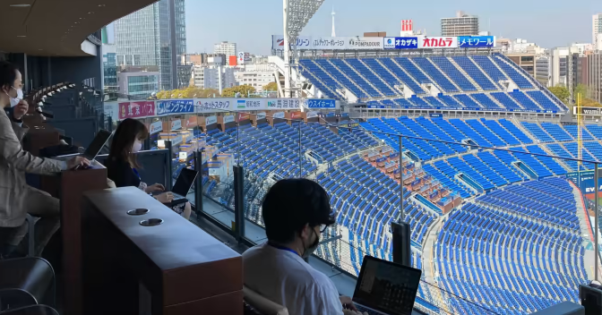MrBlairHughes's tweet photo. "Japan's pro sports teams find use for empty stadiums"

Clever use of stadium space and revenue stream on non event days out of Japan.

Stadiums are allowing remote workers to work out of the stadium under the The @ydb_yokohama "Working Hamasta" program.

https://t.co/fZogwW90Es https://t.co/9xHeBt5IFn