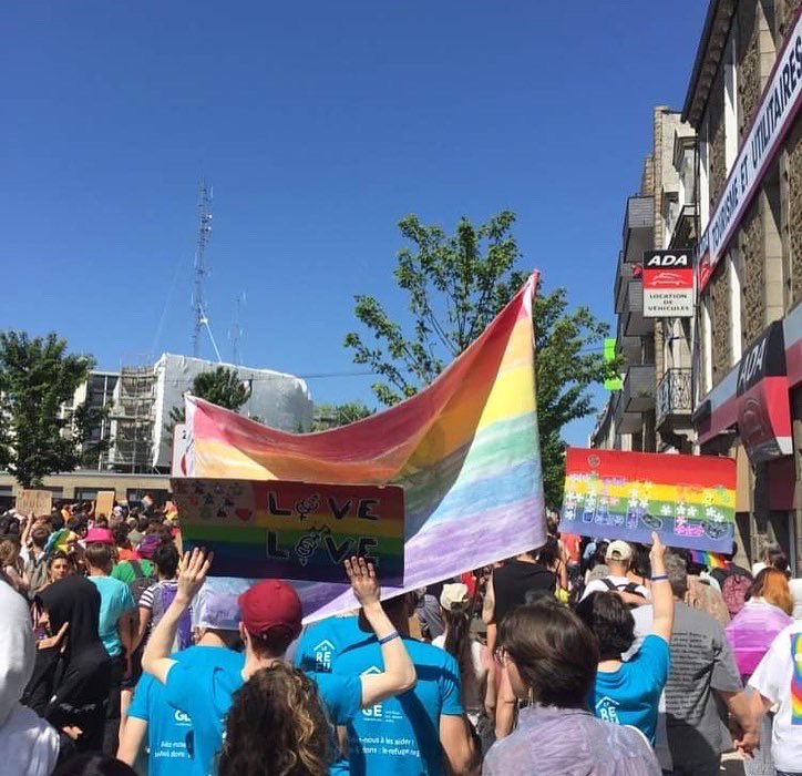 Let’s PRIDE 🌈 Première marche des fiertés à St-Brieuc ! @marchedesfiertes22 Bravo 🎉 Vous avez été au top, l’organisation était superbe !L’énergie était plus qu’au rendez-vous ! On a hâte de voir la suite 💙 #LeRefuge #Pride
