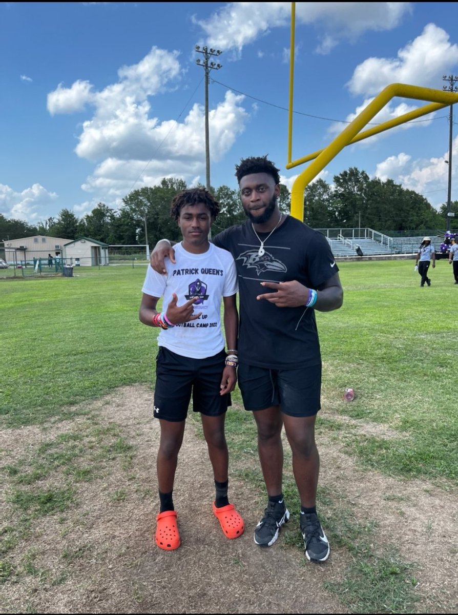 DaRealNicoDogg's tweet photo. Thanks @Patrickqueen_ @DwayneQueen5 for the great experience on yesterday at Camp #levelup6 @CurDogFootball @F3Elite7v7 @Ravens @LSUfootball @WAFB9Sports @WBRZ https://t.co/YDl61j89j0
