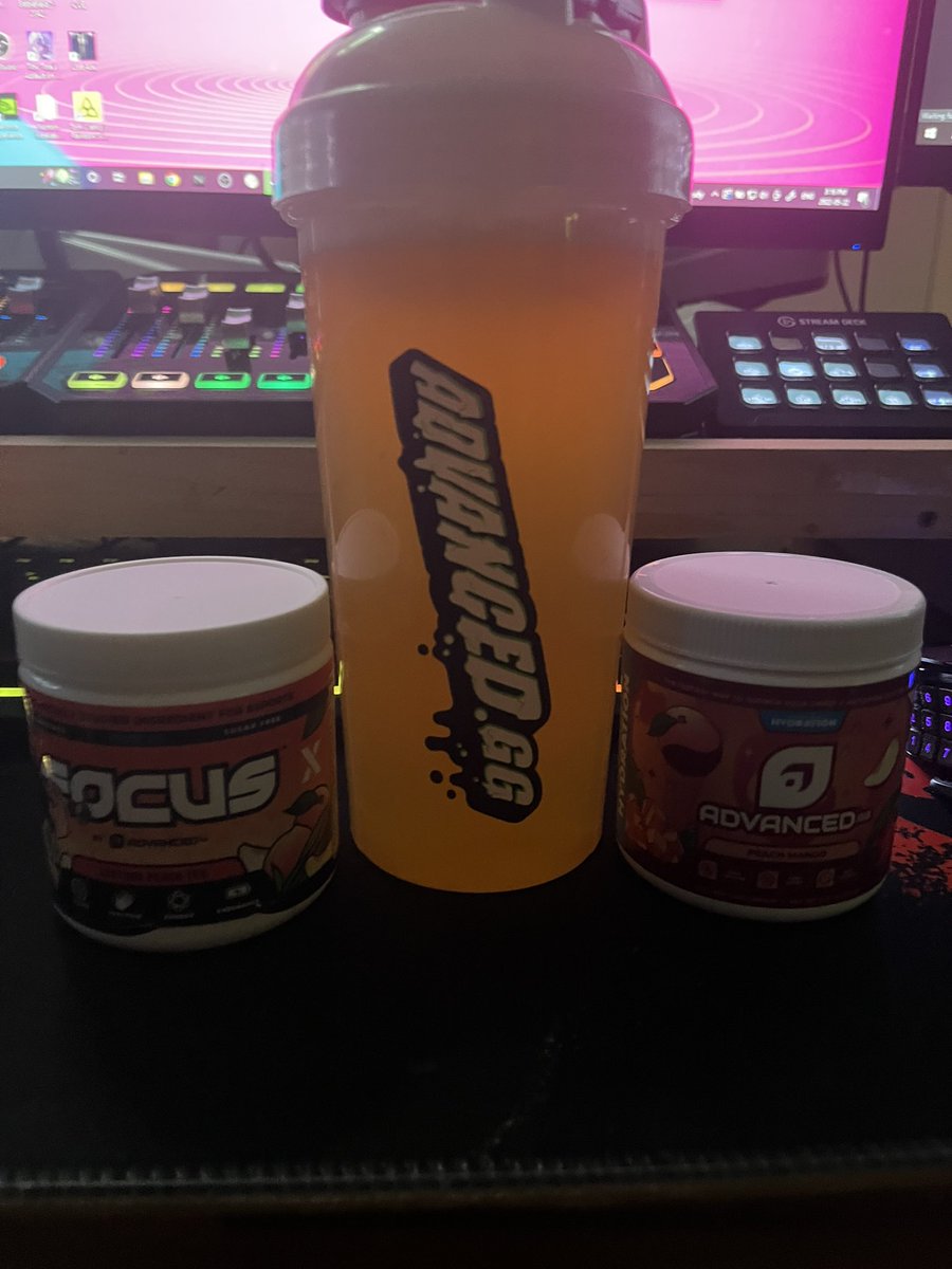 WithProf's tweet photo. Getting ready to do something I haven’t done for a few weeks! Joining me is 1 scoop of @ADVANCEDgg @luxthos Peach Tea FOCUS and 1 scoop Peach Mango HYDRATION!! #beADVANCED https://t.co/2H7aJvJyJl