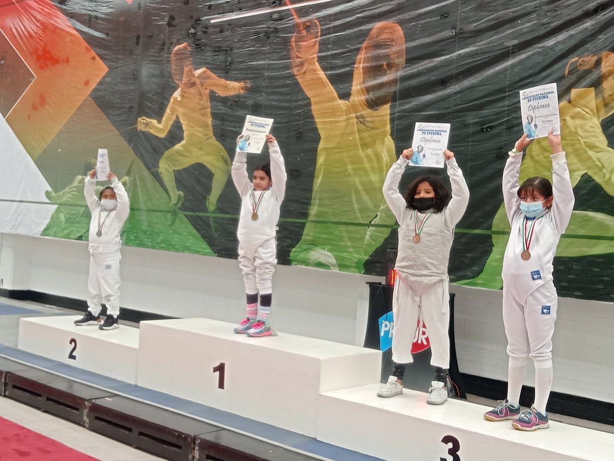 Panzer_nidvo's tweet photo. Querétaro tiene súper atletas, poniendo en alto el nombre de nuestra ciudad.  Top 3 nacional infantil AA ...Yo ❤️ Querétaro Yo ❤️ Esgrima 🤺🤺🤺. #fencing #fencingpost #QueretaLove https://t.co/BluSWCX4Qz