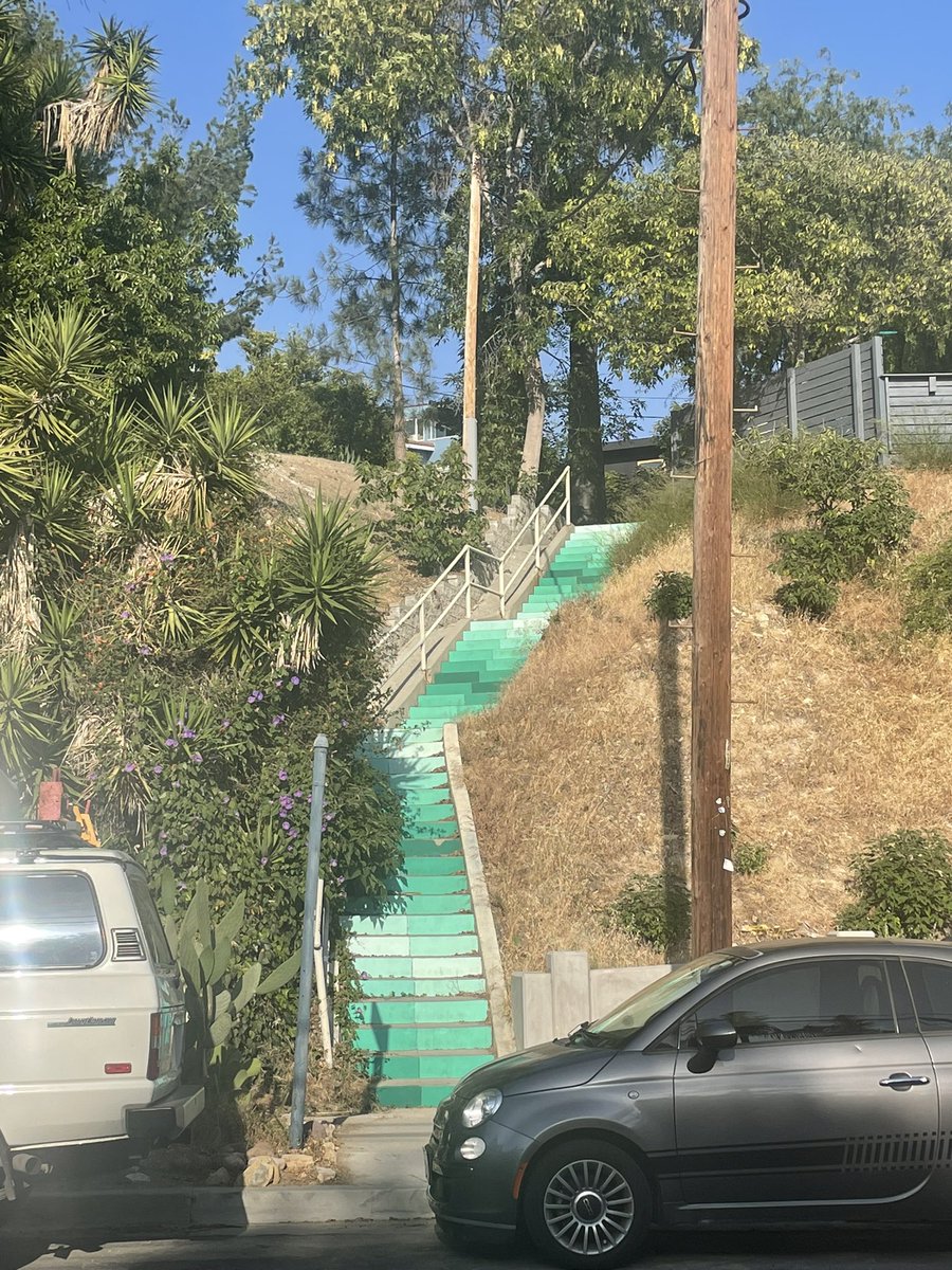 CaucasianJames's tweet photo. love a good set of stairs. just awesome https://t.co/KjLEnld0zL