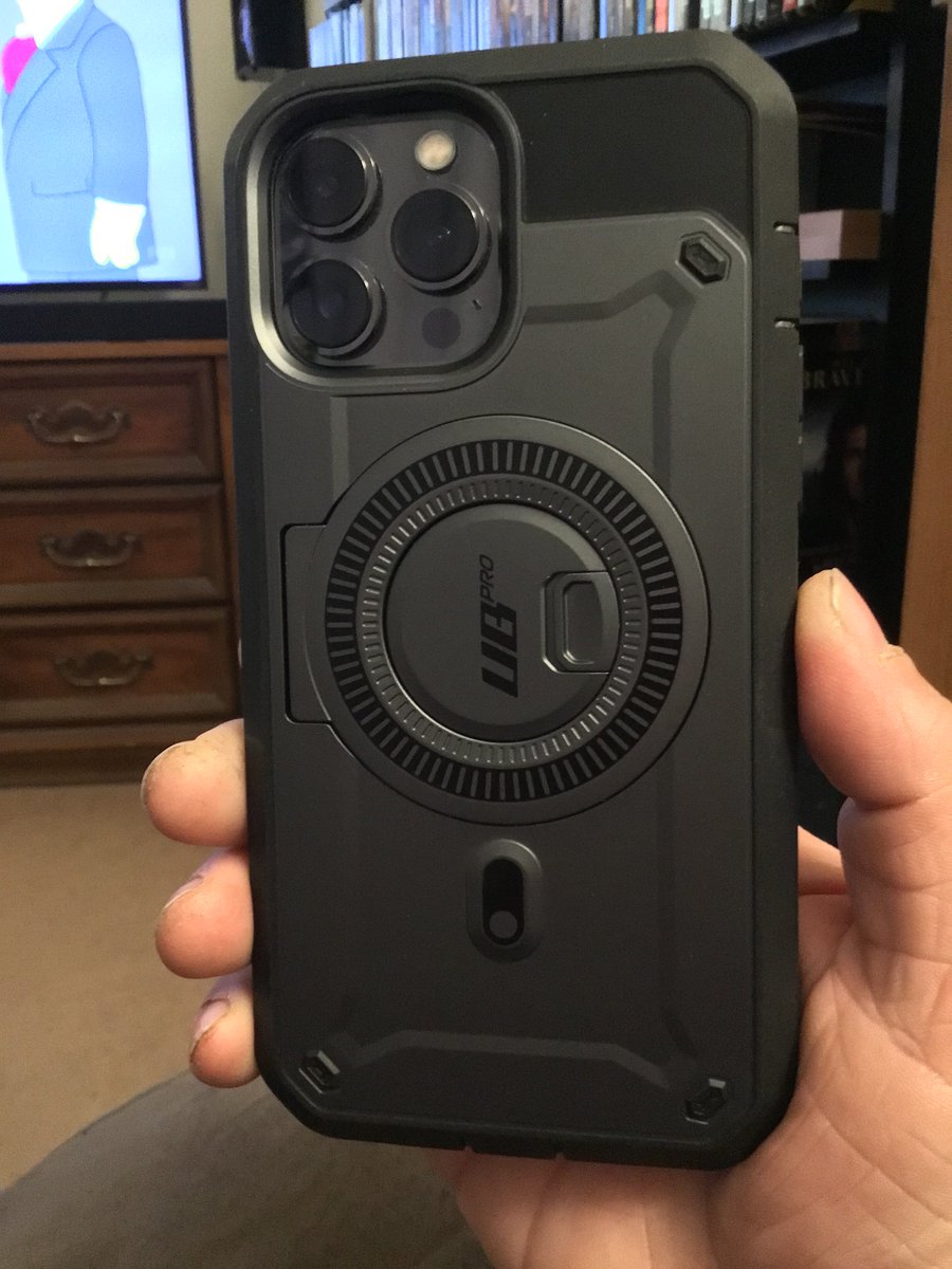 KevinSliter's tweet image. its been a couple day since i got my #iPhone13ProMax and my @supcase_atl #UBProMag, i absolutely love it! i didnt think i like havin an iphone but i do