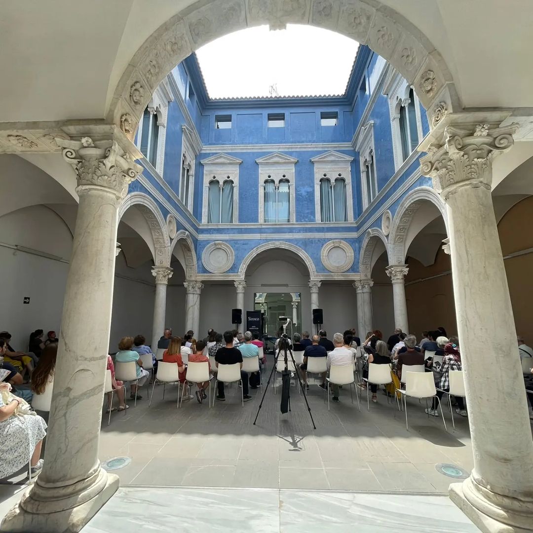 GVAmubav's tweet photo. Final de festa de la celebració del #DIM22 #DiaInternacionalDelsMuseus en el @GVAmubav. Gràcies a @Gilbertasticool per portar-nos de nou a Franco Batiatto, i a totes les persones que han fet possible la nostra activitat de pintura col•laborativa.

#SomBellesArts https://t.co/IE2ulJVGDJ