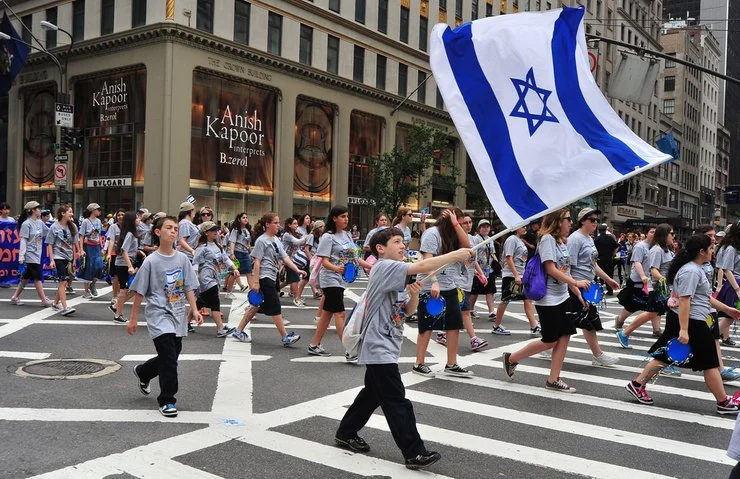 theteachpreach's tweet photo. 40,000 people showed up today for the annual Israel Parade down 5th Avenue. Honestly - Israel in New York - what could be better? (except Israel in Israel) https://t.co/ZNaavFS45g