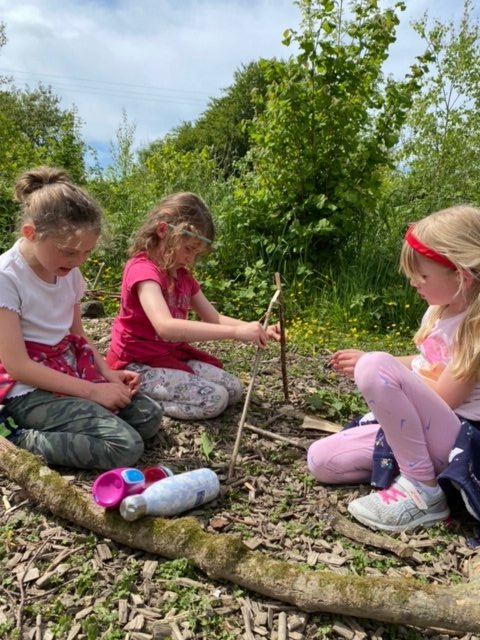 ShebbearCollege's tweet photo. We love having a big rural campus & spending lots of time outdoors! Here's Prep 1 & 2 creating maps in #Geography. They've also been looking at plants in #Science, learning about what they need to grow healthily. #ruralschool #Devon #gooutdoors #ShebbearPrePrep #maps https://t.co/CiKRthOZuT