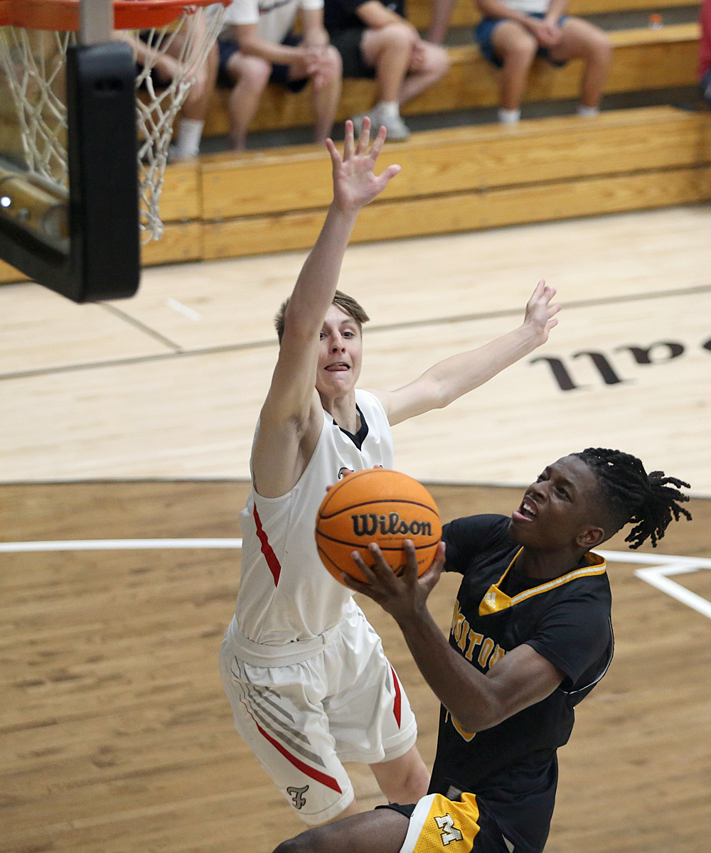 Congratulations <a href="/MontourHoops/">Montour Basketball</a> <a href="/vstevensonn3/">Vason Stevenson</a> @tyric_the_kiddd <a href="/diaunpinkkett10/">diaunpinkkett10</a> for your selection and play in #roundballclassic well done men!!!!