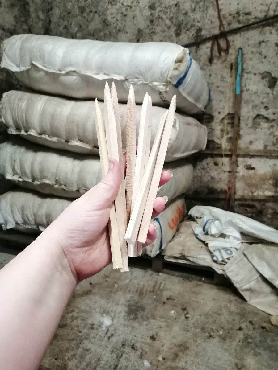 Never in my life have I seen new pegs before! 🤣 Cheers <a href="/BritishWoolFarm/">British Wool Farm</a> #britishwool #shearing2022