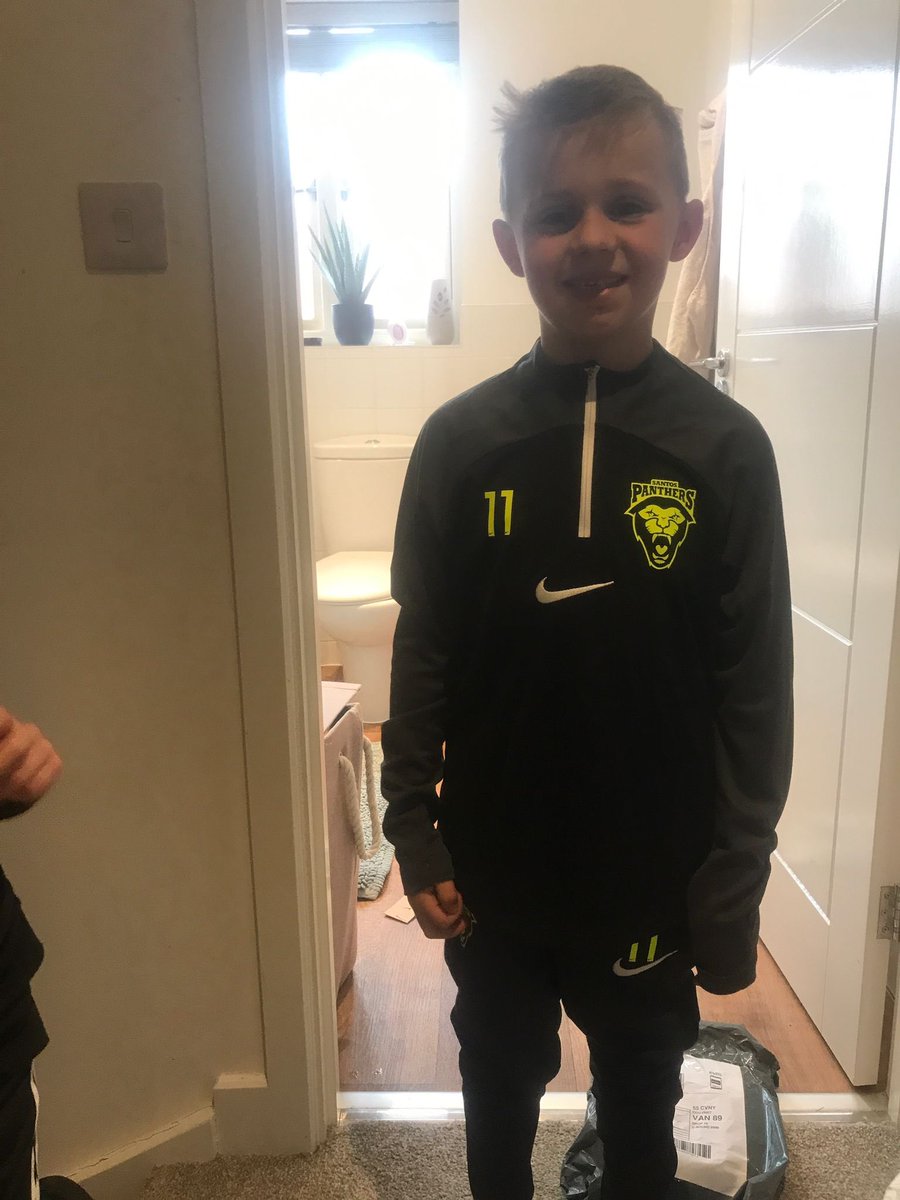 QuigleyBrothers's tweet photo. New training kit drop #under7s #trainingkit #nike #grassroots #number11 ⚽️💚 https://t.co/u68xeLaFa6