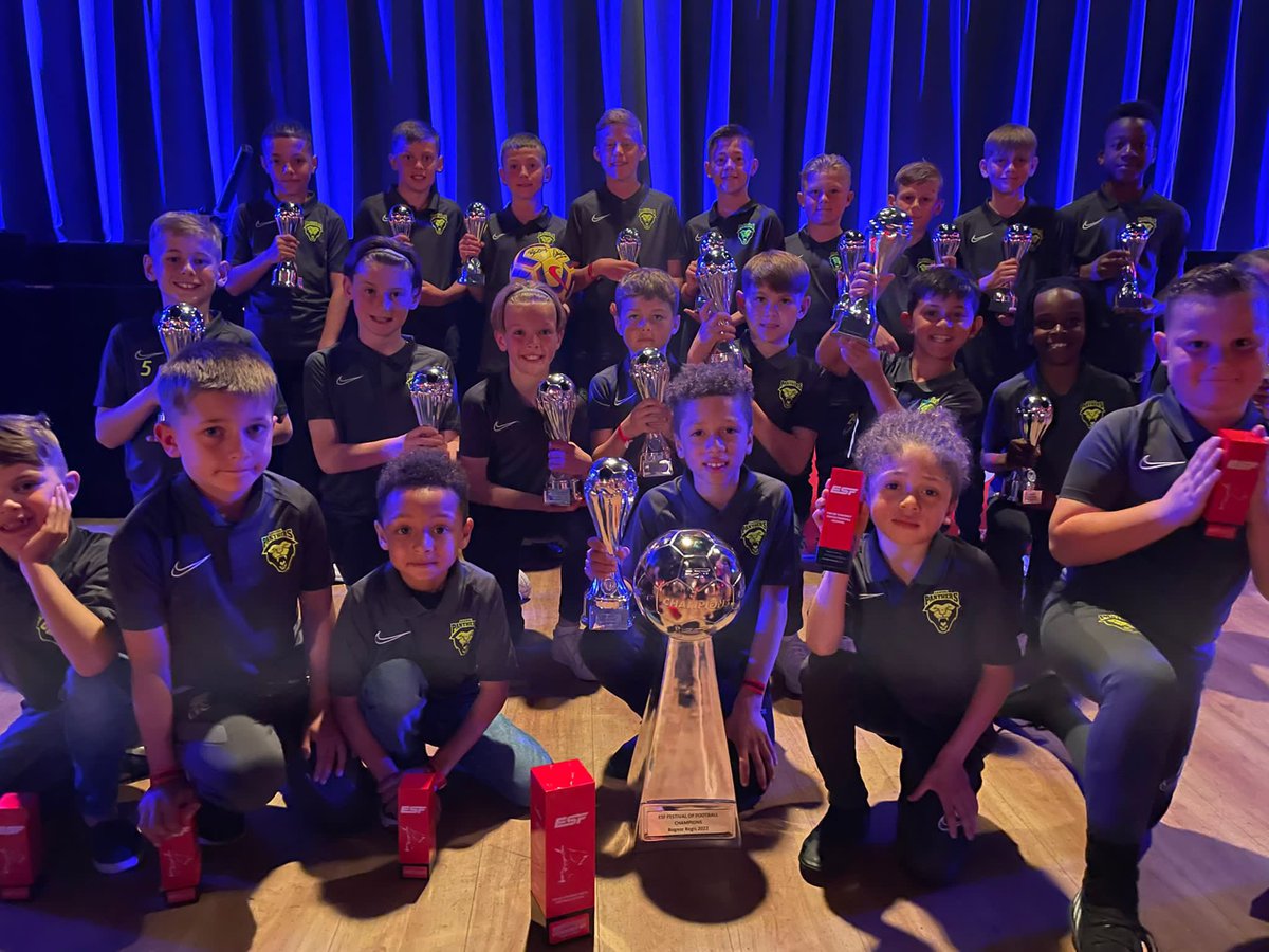 QuigleyBrothers's tweet photo. Thanks for a great weekend @ESF_Football see you next time ⚽️💚👏🏻 https://t.co/x3krn4FKLz