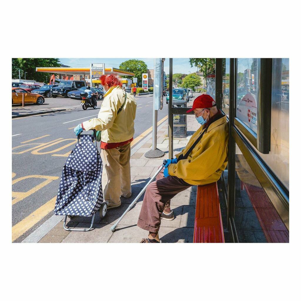 🔴🟡 Crouch End.
.
.
.
.
.

#streetphotoreview #streetphotography #londonstreetphotography #spi_collective  #framelinesmag #banalmag #canpubphoto #woofermagazine #streetfinder #capturestreets #streetlensmag #burnmyeye #streets_storytelling #thinkveryli… instagr.am/p/Cd3xfgJjRnE/