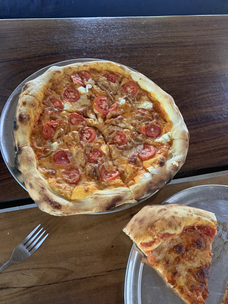 BitcoinBeachGT's tweet photo. 70K Sats for 2 pizzas at #Bitcoin Beach Guatemala.  How times have changed!  🧡🔥🚀⚡️

#BitcoinUnityGuate #BitcoinPizzaDay https://t.co/NF5Vt231L6