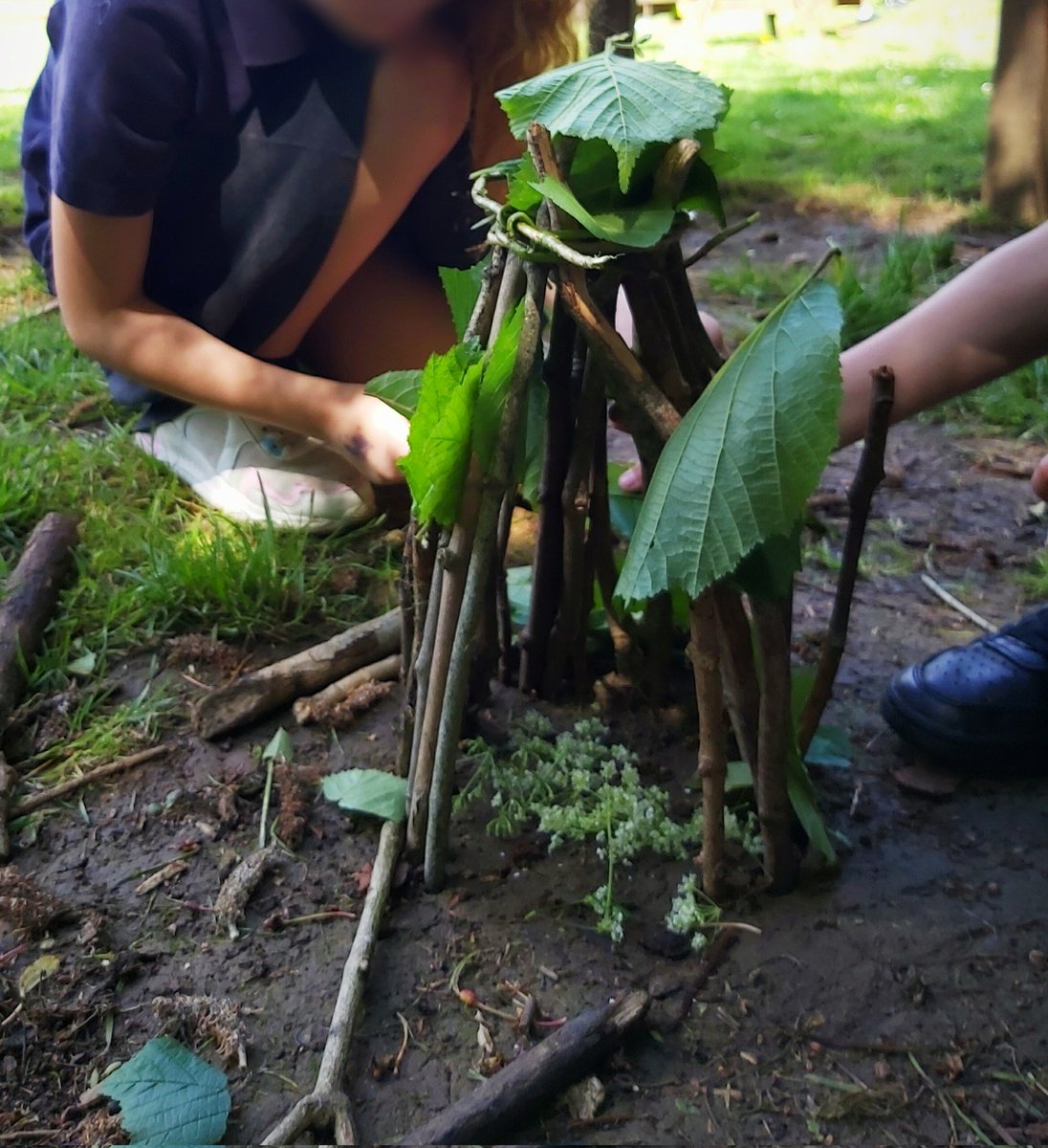ChilternOutdoor's tweet photo. Miniature dens made by @ChilternY3 Tigers and @ChilternY6 Eagles - amazing results after much perseverance. The children showed so much resilience in this task! Great work everyone - Mrs B 🙂 @ChilternSch https://t.co/zHBLUsdlHj