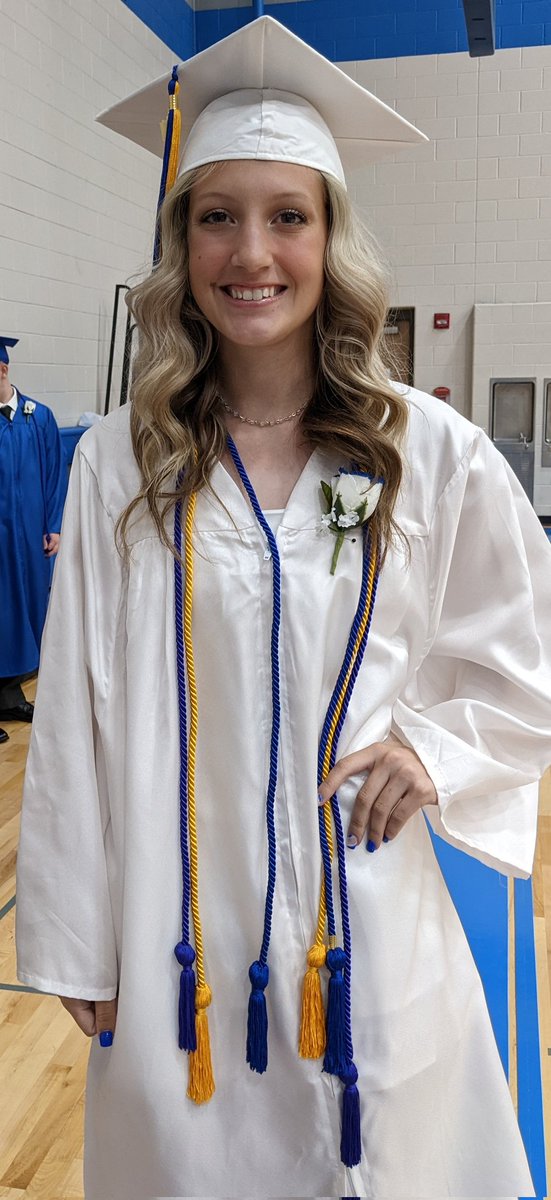 EHSROYALSTUCO's tweet photo. 🎉Congrats to Nina Zibbel, the recipient of the EHS Student Council Scholarship. 
@elmwood_hs https://t.co/SOkkjBOuI7