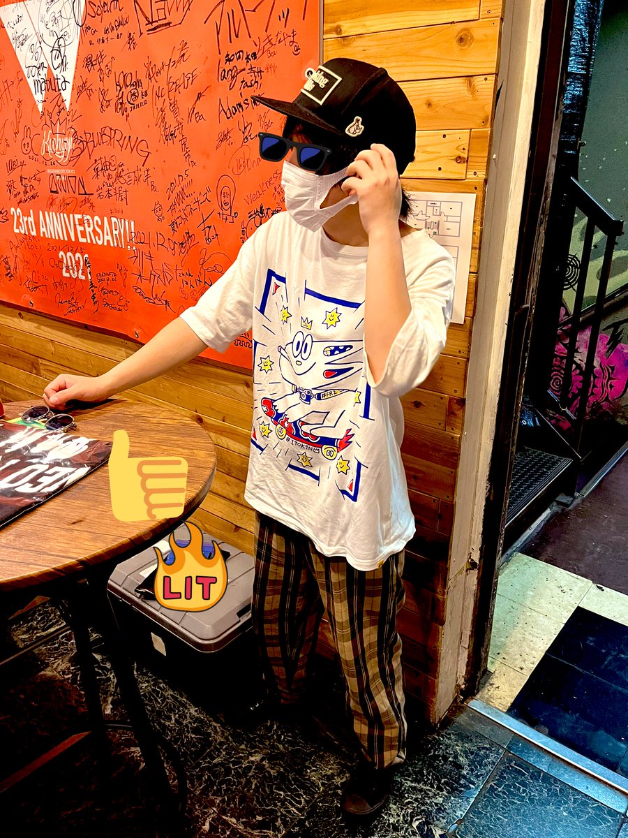 stone_usb's tweet photo. イノセンのギターヒーロー、ドラムヒーロー
お色直し後のTを発見して、ものすごテンションあがってしまいました✨🤩
#KurtCobain ←カッコイイ❤️🔥
#FR2 × #ITOKIN ←やっぱりカワイイ💓
トテモイイ✨
ライブ後もエンタメが続いてるのかって思ってしまう🤩🙏 https://t.co/t8yaIg3eSz