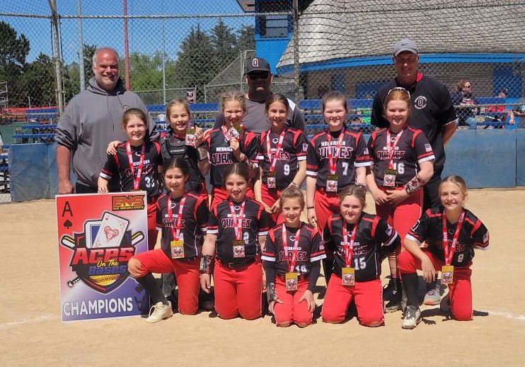 ByrdQuakes's tweet image. Aces on Bases Gold Division Champs!!  These girls get better every game! 🥇❤️🖤