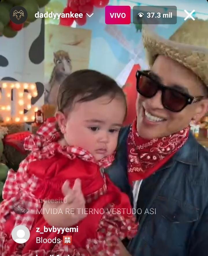 Cris__Ayala's tweet photo. El jefe @daddy_yankee en el cumpleaños de #VidaIsabelle  hija de  @NattiNatasha y @PINARECORDS1 https://t.co/LiO2zFZ4uJ