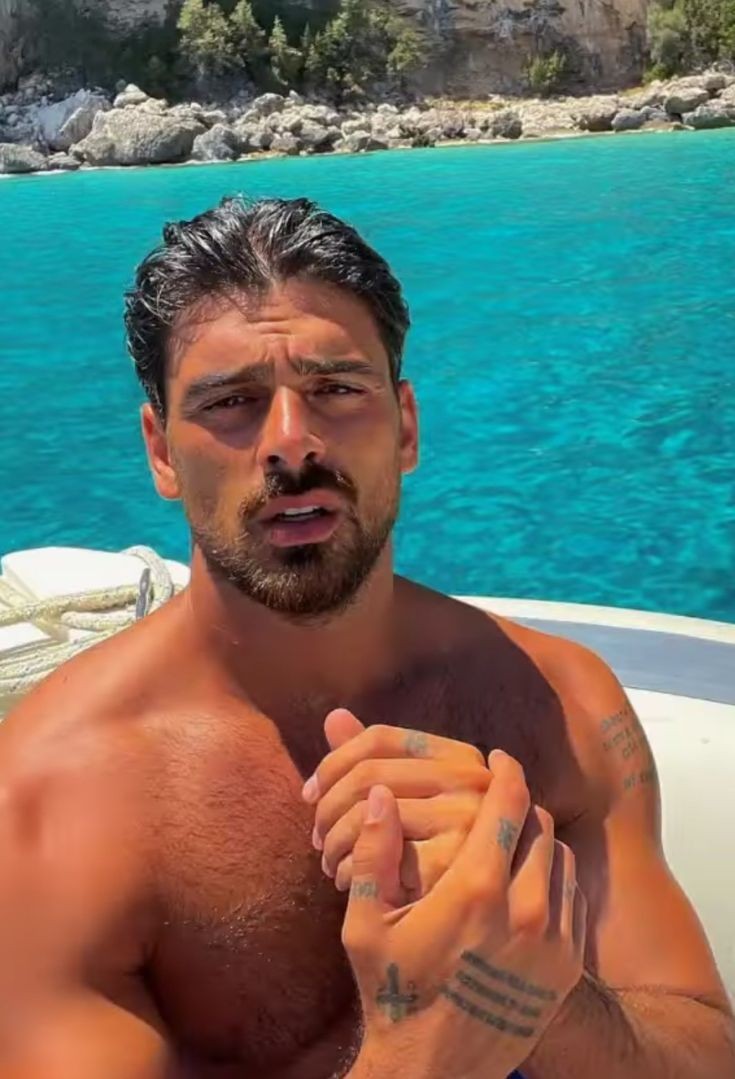 ——— ——— ——— ——— ——— 
     ←  ⚪️ TRAVIS ⠇   
              5 minutos.