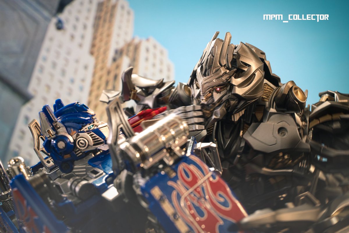 mpm_collector's tweet photo. #megatron “Humans don’t deserve to live.”
#optimusPrime “They deserve to choose for themselves.”
Megs: “Then you’ll die with them. Join them in extinction!”
#transformers #bumblebee #Robot #ActionFigure #toys #GoogleMaps https://t.co/kpV0YJ6hkx