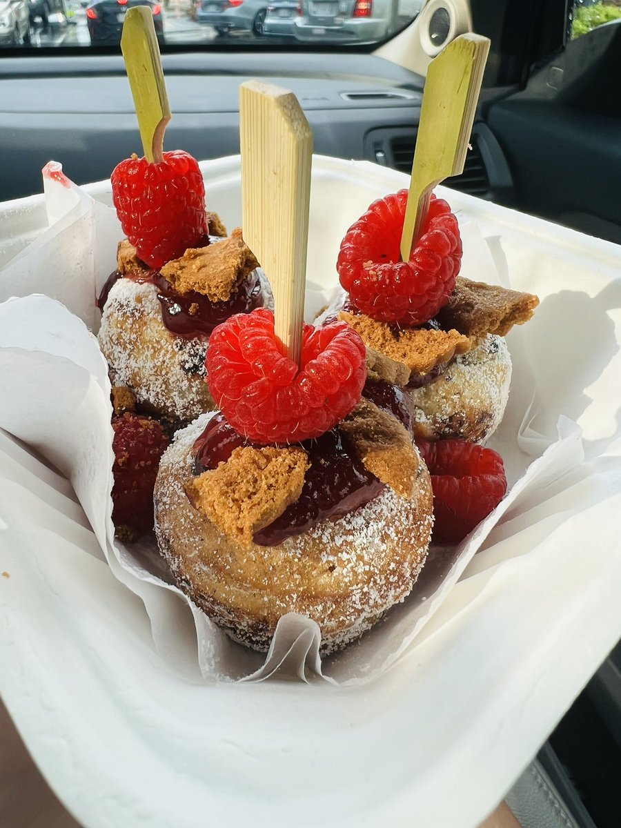 espressofied's tweet photo. The Lemon Linzer at #PoffyMosaic has my heart! 💗 @mosaicdistrict 

#fairfaxva #mosaicdistrict #poffymosaic https://t.co/xoVBTBSPNK