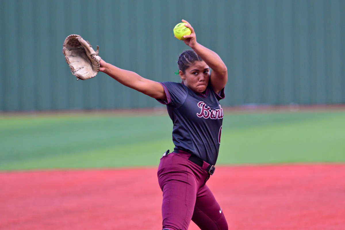 SBLiveARK's tweet photo. Houston, there is no problem: Benton pitcher uses overnight weather delay to regroup and stage comeback win over Greene County Tech for Arkansas 5A softball crown https://t.co/L34EC7ncUQ #arpreps https://t.co/zmlvB5k0WC