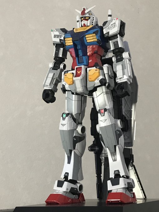 仕事始める前にサッとトップコート作業して1/100 RX-78f00 横浜ガンダム 完成! 