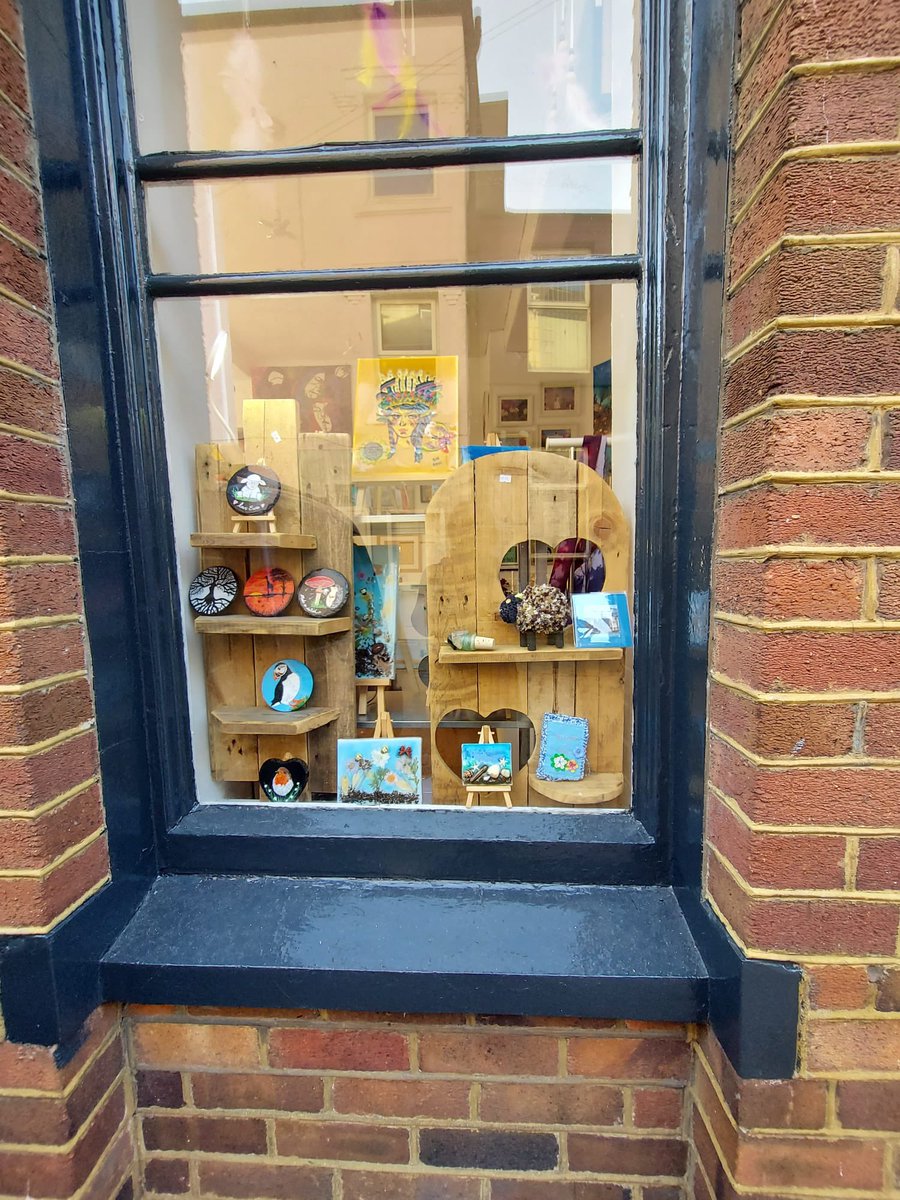 scrapwoodjunkie's tweet photo. We’ve landed in Caernarfon at a stockests call sn jewellery & resin design #upcycle #SupportLocal #smallbusiness #SmallBiz #ShopSmall #shoplocal #rusticshelving #RusticHomeDecor #resin #Retail https://t.co/oXBXGFuN1H