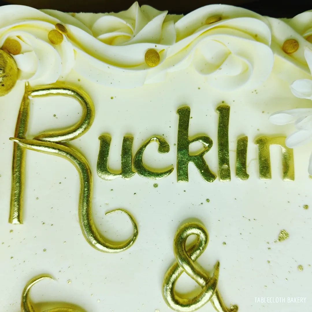 tableclothbkry's tweet photo. You know what's better than celebrating one birthday? Celebrating two birthdays!! 😁🤣
. 
Cake: Coconut
Filling: Pineapple jam/Coconut pastry cream
Frosting: Coconut rum Swiss meringue buttercream

📸 https://t.co/FRxQE5erg5 via https://t.co/kLnAhN5FSC https://t.co/jK9YgDPcwm
