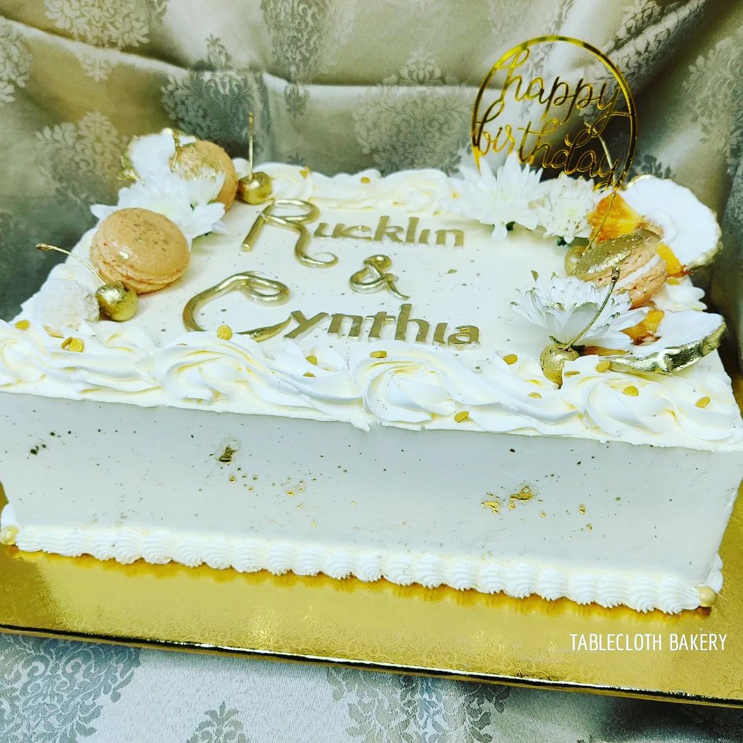 tableclothbkry's tweet photo. You know what's better than celebrating one birthday? Celebrating two birthdays!! 😁🤣
. 
Cake: Coconut
Filling: Pineapple jam/Coconut pastry cream
Frosting: Coconut rum Swiss meringue buttercream

📸 https://t.co/FRxQE5erg5 via https://t.co/kLnAhN5FSC https://t.co/jK9YgDPcwm