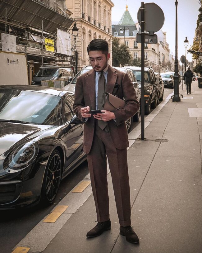 dieworkwear's tweet photo. so much fashion today feels ironic. like, it's supposed to be cool and wink-wink insider knowledge, but do ppl actually believe the above looks beautiful? i want to see sincere work (like below). can be Lemaire, EG, RO, or classic. whatever -- just sincere. https://t.co/jf0xLLQgZf