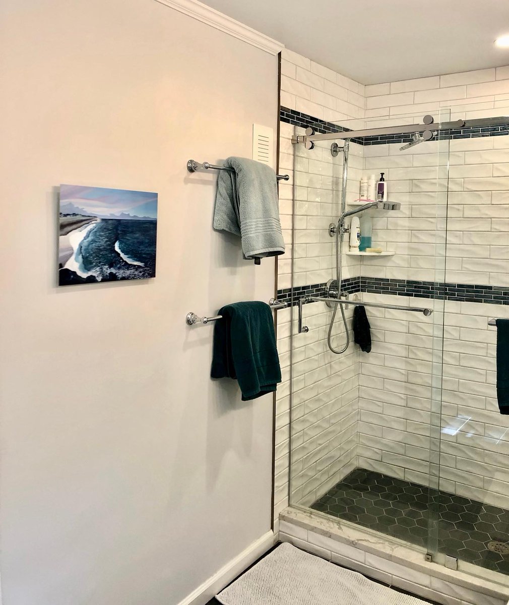 Thank you chamababy7 for sending me a photo of “View from the Jetty” in your fabulous bathroom. So happy 😀 #metalprint #jerseyshore #oceanart #beachhousedecor #bathroomart #artistwin #printondemand
