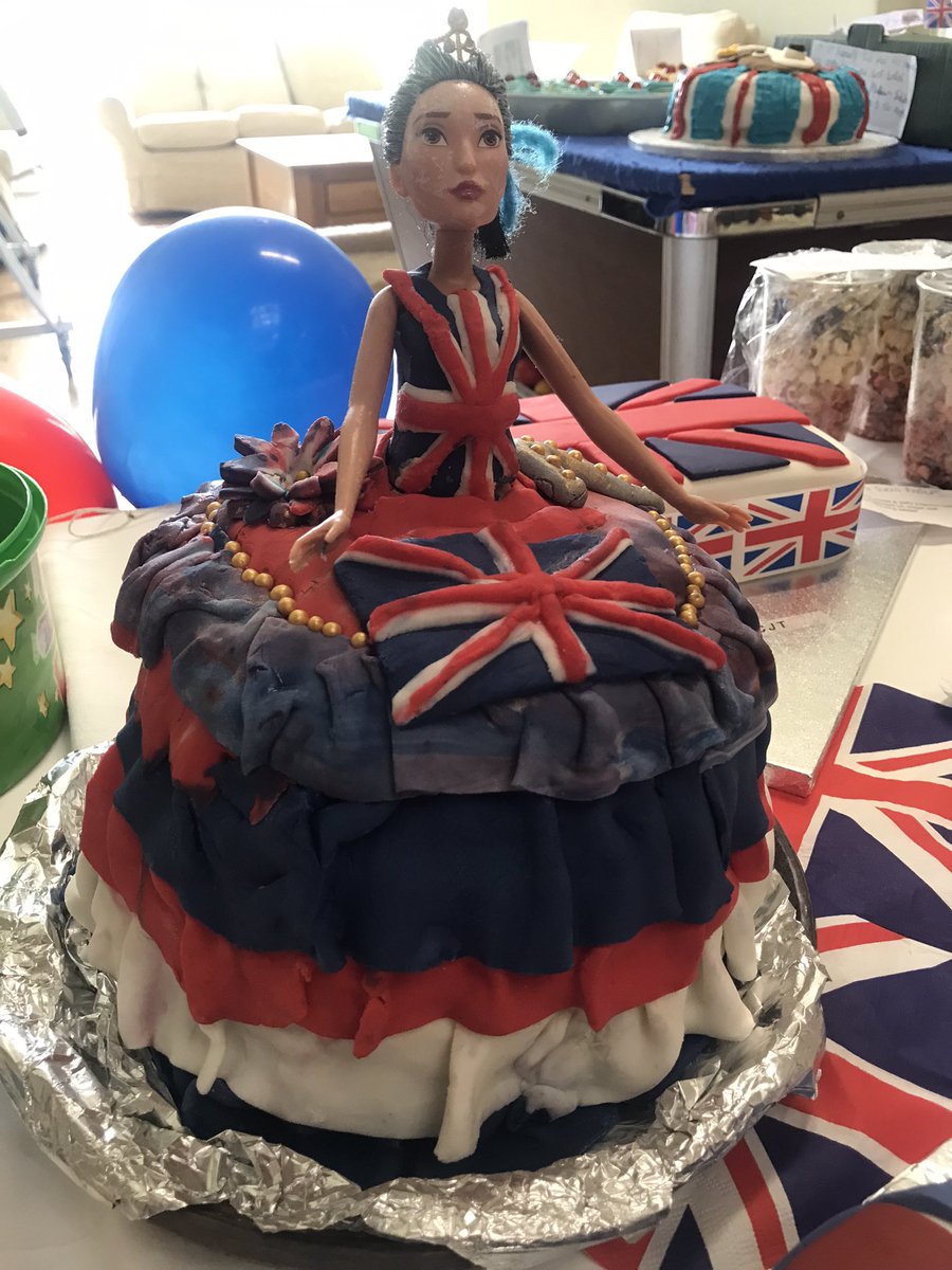 DFFloyd98's tweet photo. How good are these cakes?! The genius of youth (with a little helping hand perhaps from parents)!Celebrating the #QueensJubilee @Mount_Kelly #PlatinumJubilee https://t.co/JjyunonpFy