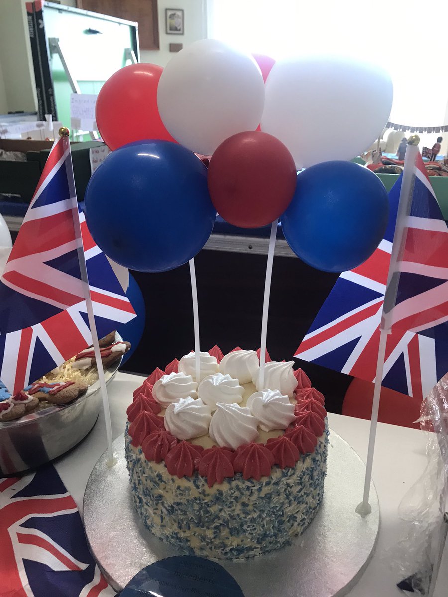 DFFloyd98's tweet photo. How good are these cakes?! The genius of youth (with a little helping hand perhaps from parents)!Celebrating the #QueensJubilee @Mount_Kelly #PlatinumJubilee https://t.co/JjyunonpFy