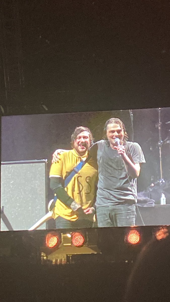 MCRupdates1's tweet photo. 🎵 We go together like Piss and Vinegar 🎵

📸 via @siouxlita https://t.co/HbnaWv9zsy