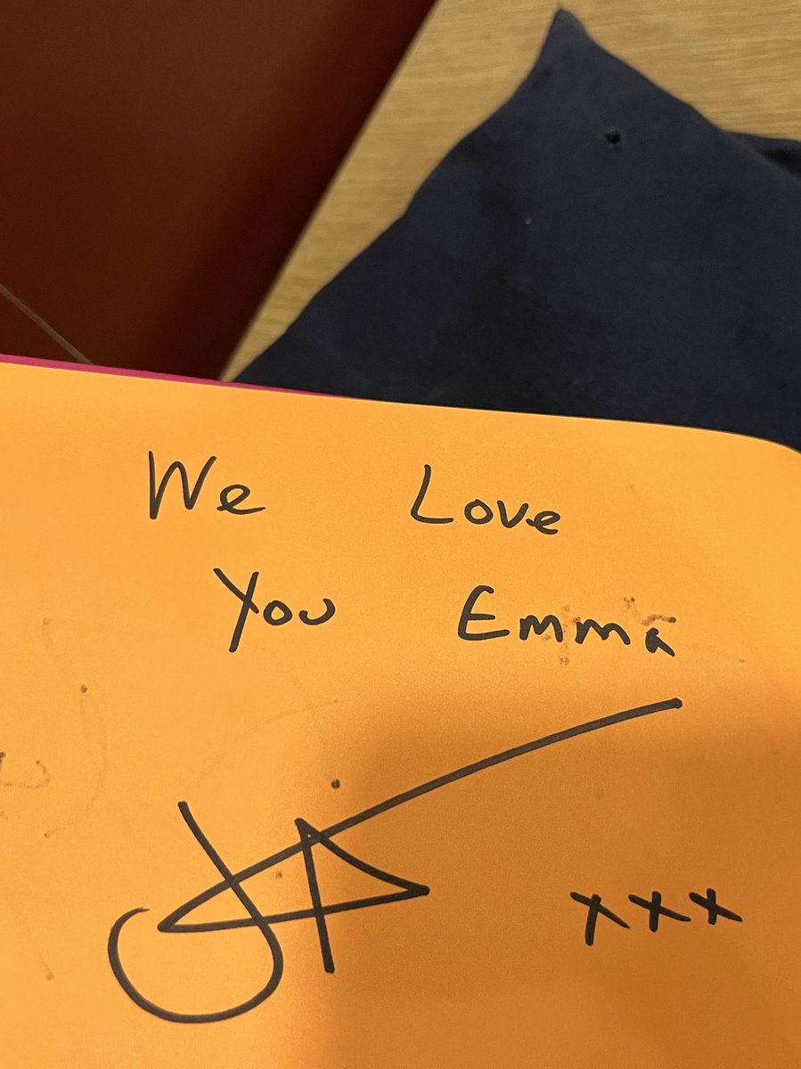 _AtTheBorder's tweet image. Love these guys! 9 years a fan, many more to come I hope 😍 @E_E_ #RawDataFeel