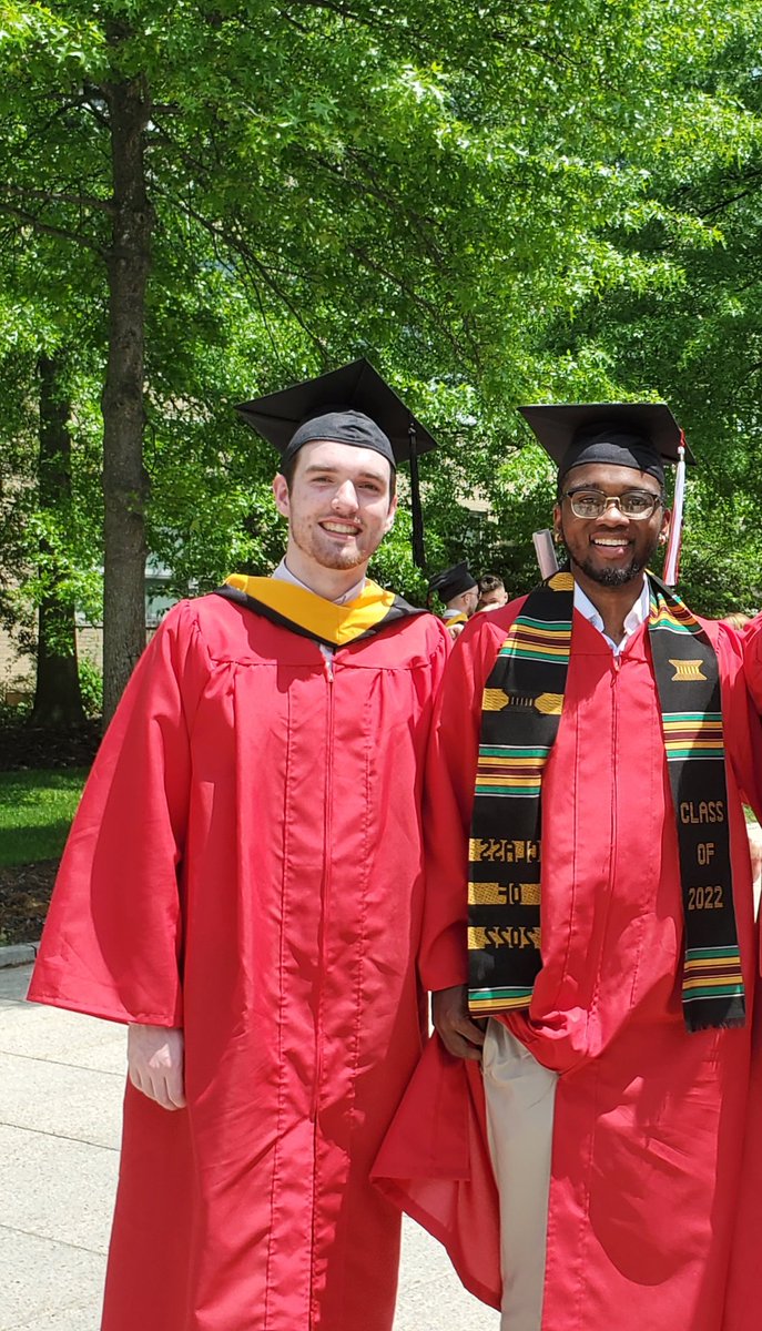 BrianTBrowne's tweet photo. Conor &amp; Kenny &amp; other @StJohnsU students with @jimmyfallon on @FallonTonight #HowItStarted #HowItFinished #SJUGrad22 https://t.co/kAczwKln72
