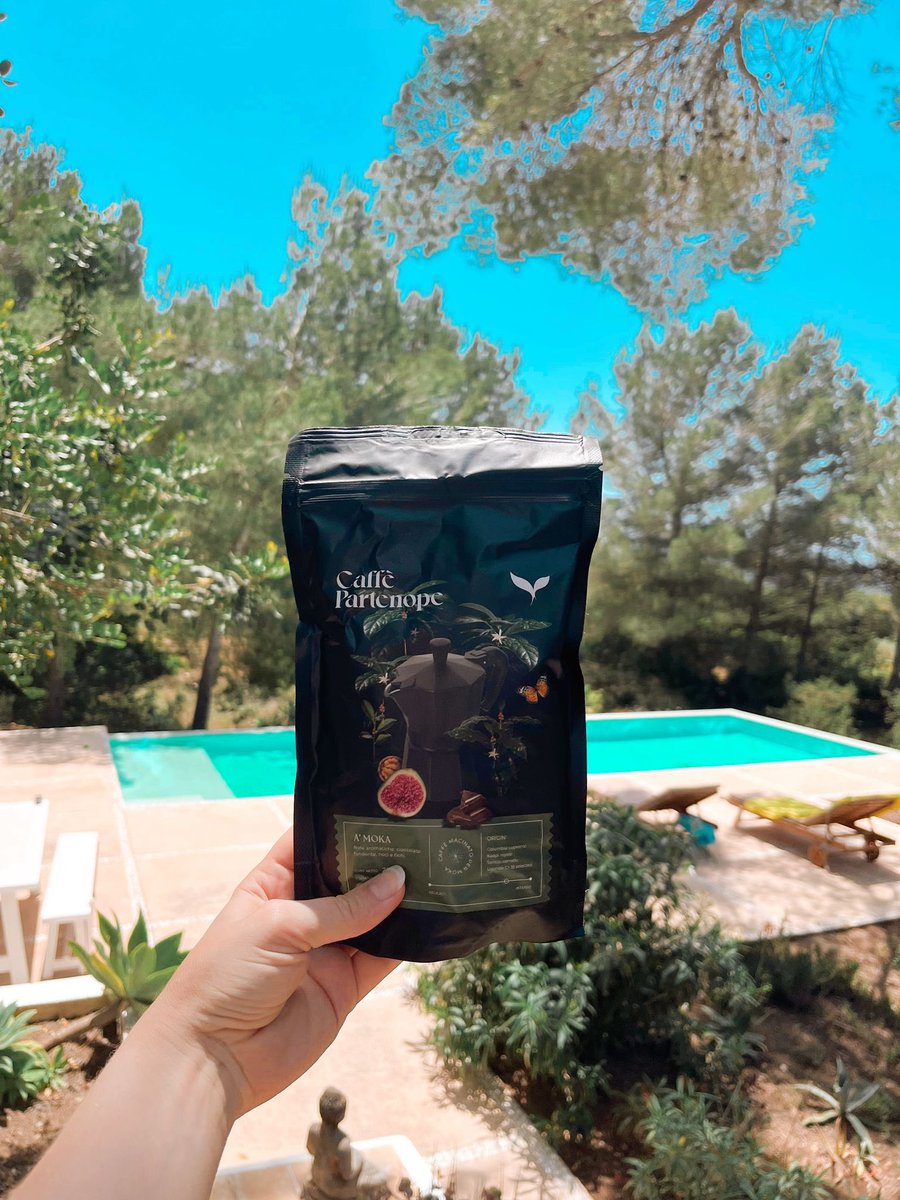 ThePalmsNFT's tweet photo. Wen your frens own a coffee roastery and bring the essentials 🙌🏼☕️

@Jaco_p0 @CaffePartenope https://t.co/K1Bda9dbNY