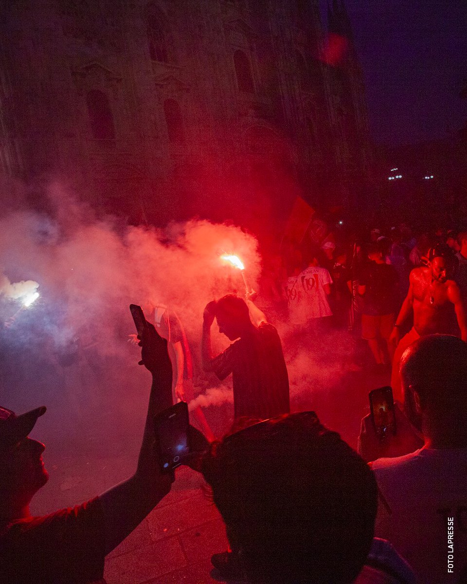 SerieA_EN's tweet photo. 🔴⚫ Night! 🌙

@acmilan #SerieA💎 #WeAreCalcio #MilanScudetto https://t.co/wTVT6lJcOe