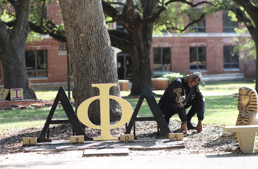FredoBoogie_'s tweet photo. A successful person creates a life where they can fulfill that purpose. 

✅B.S. in Computer Engineering 
✅ Deans list/ Honors Student
✅N.S.B.E. 
✅CAB
✅Alpha Phi Alpha Fraternity Inc.

🎓 : @FredoBoogie_
🎥 : @RonTheVP https://t.co/Dt7nWfV5XL
